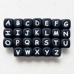 Cuentas de silicona con letras inglesas negras, cuentas de silicona con el alfabeto, cuentas de silicona con letras de 12 mm, cuentas con letras del alfabeto, cuentas sueltas de silicona con forma de cubo