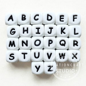 Contas de silicone com letras de 12 mm, contas de letras do alfabeto inglês, contas soltas de silicone, contas de silicone com letras quadradas em forma de cubo, pulseira de chaveiro faça você mesmo