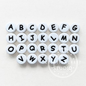 50/100 cuentas de silicona con letras de 12,8 mm, redondas y planas, para llaveros y pulseras, accesorios de joyería.