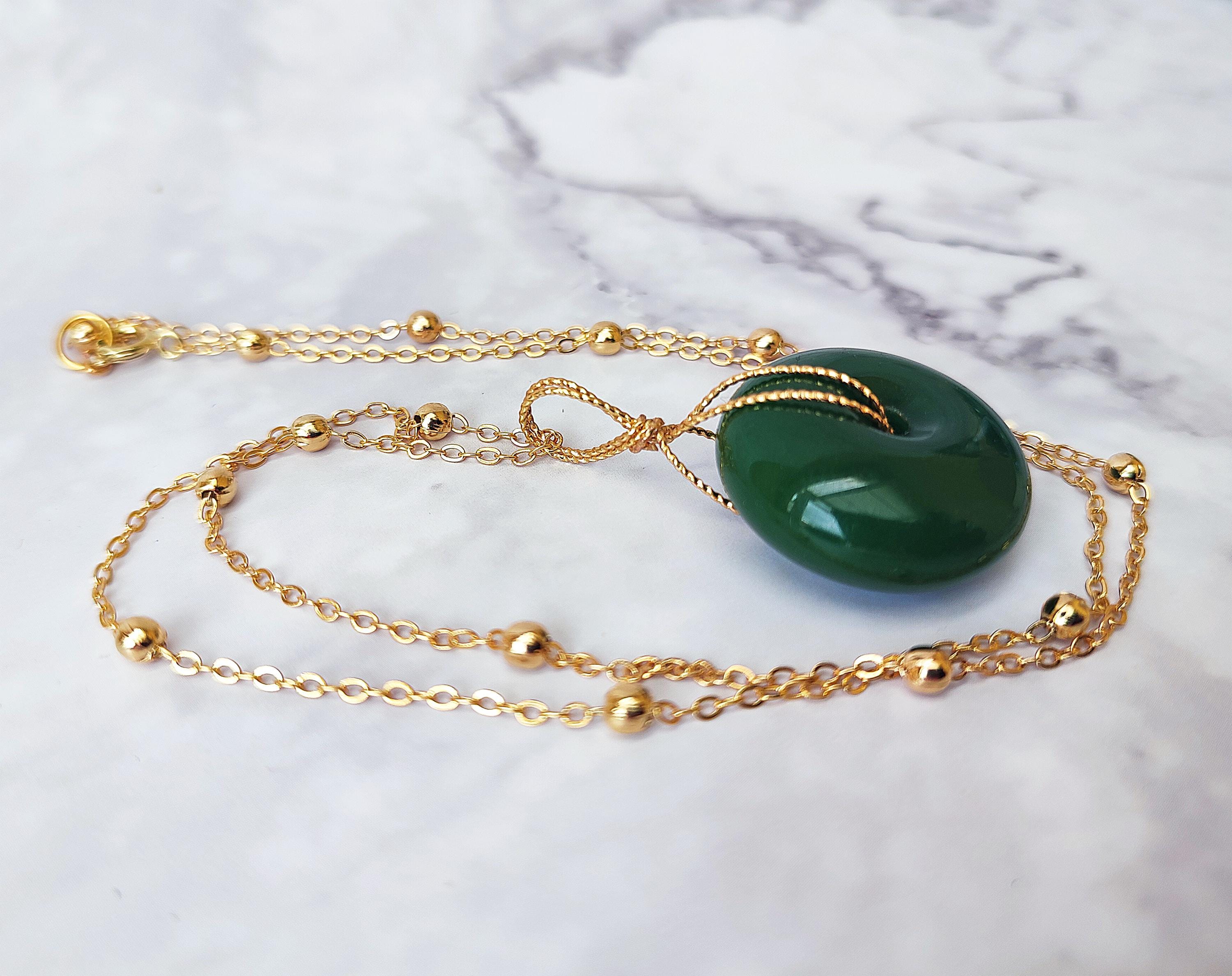 翡翠ドーナツペンダントと金メッキチェーンのネックレス - Etsy 日本