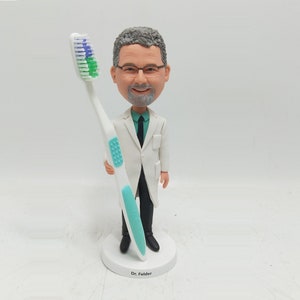 custom doctor bobblehead,gifts for dentist,medical school graduation gift,dental surgeon,dentist bobblehead hold toothbrush removable