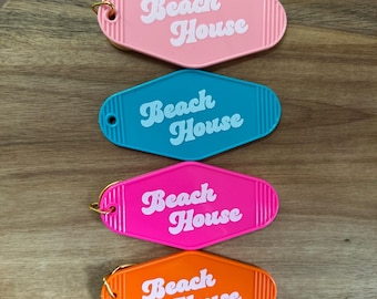 Vintage Motel BEACH HOUSE Keychain - Colorful Keychain for a Retro-Inspired Look