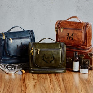 Personalisierte Leder Reisetasche, Dopp Kit Gravur Kulturtasche, Geschenk für Trauzeugen, Geschenk für ihn, Reise Kulturtasche, Trauzeuge Geschenk.