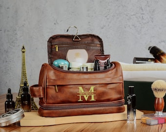 Personalized Men's Leather Toiletry Bag, Groomsmen Gifts, Engraved Dopp Kit, Christmas Gift for Him, Travel Toiletry Bag, Leather Accessory