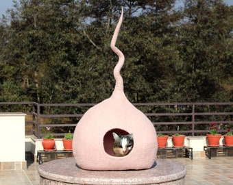 Handmade Felt Cat House – Pink Wool Pet Bed with Tail