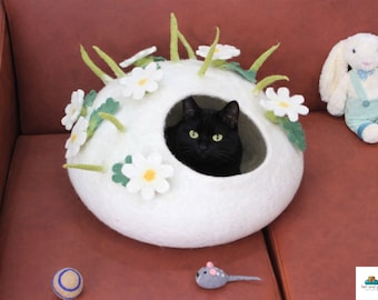 Wild Flower Layered Felt Cat Cave - Eco-Friendly Bed - Pet Friendly Cave - Cozy Pet Couch - Felt Kitty Basket - Kitty Bed