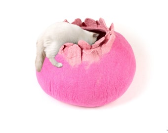 Pink Floral Cat Bed - Felt Wool Cat Cave - Handmade from Pure Wool - Bed for Cats and Small Dogs