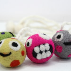Felt Cat Ball -  Felt Cat Toys -  Dog toy - Ball for your pets - 4 pieces -Handmade from pure wool no chemicals