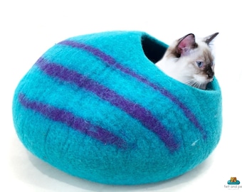 Handmade Wool Cat Cave Bed – Striped Cozy Kitty House