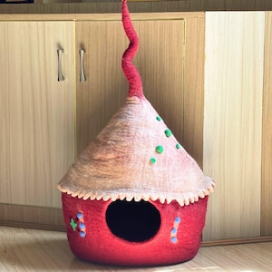 Pure Wool Designing Felt Cat Bed | Handmade Natural Wool Cat Cave for your Pet Safety and Security| Comfortable and Warm Pet Bed