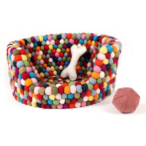 Rainbow Felt Ball Dog Basket - Cat House - Pet Lounger - Cozy Puppy Bed -  Pet Couch - Animal Bedding - Ball Basket