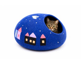 Cosmic Night Themed Wool Cat Bed| Handmade Eco-friendly Bed for your Kitty | Warm, Cozy Hideaway for Pets