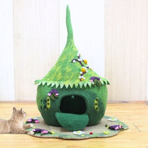 Felt Cat Cave- Green Cave With Berries Design and Mat - 100% Pure Wool Bed - Pet Dome - Handmade Cat Bed - Gift