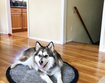 Wool Felt Pet Mat | Eco-Friendly Round Dog and Cat Rug