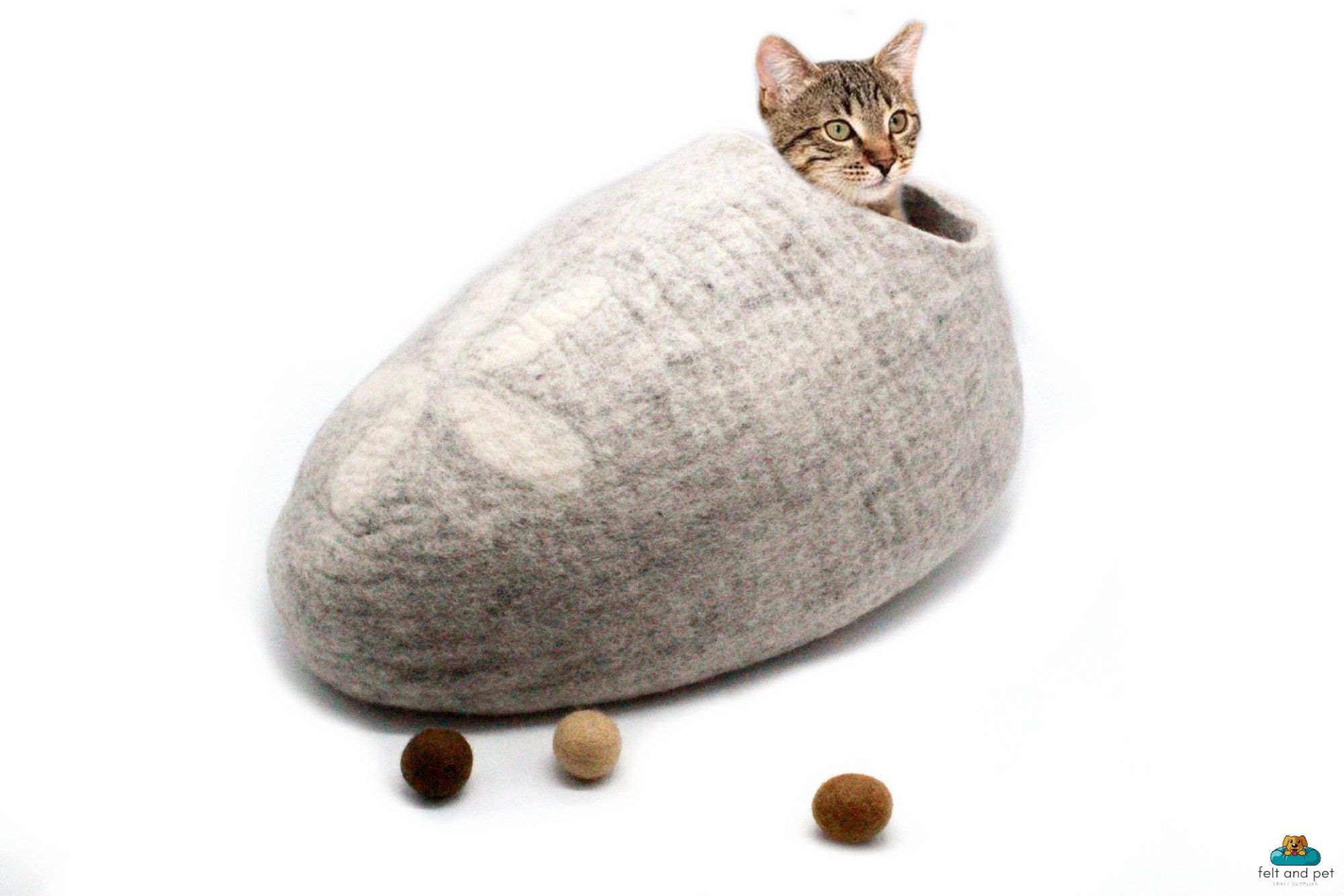 Shoes Shaped Felt Cat Cave - Large Cat Bed - Modern Pet Bedding - Wool Pet House - Gifts, Free Shipping