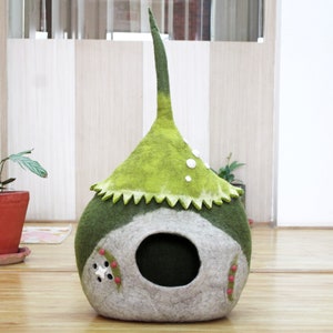 Felt Handmade Cat Cave - Wool Felted Cozy Kitty Bed - Felt Cat Cocoon - Felted Cozy Pet House - Pet Bed - Dome Kitty Basket