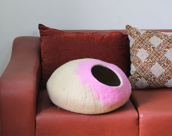 Felt Cat Cave – 100% Wool Pet Bed, Eco-Friendly Hideaway