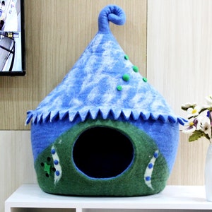 sustainable cat house, felt cat cave, felt cat pod, handmade cat cave, cozy cat bed