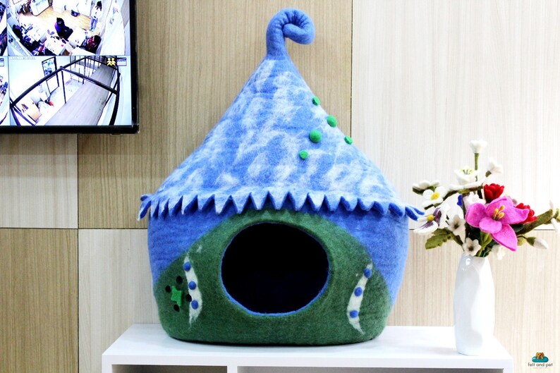 sustainable cat house, felt cat cave, felt cat pod, handmade cat cave, cozy cat bed