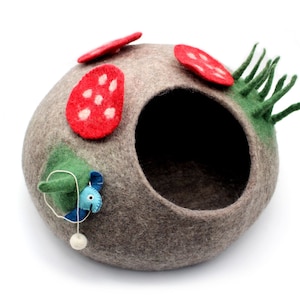 Round Felts Cat Cocoon In Unique Design - Wool Pet Bed - Hand-Felted Cat Bed Using 100% Pure Sheepskin - Durable And Comfy Cat Furniture