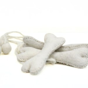 Juguetes de hueso hechos a mano para perros - Juguete interactivo de fieltro para mascotas - Aplique de hueso - Juguetes para patear - 4 piezas - Regalo para tus mascotas