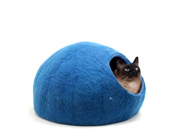 Handmade Wool Cat Cave - Blue Round Pet Bed
