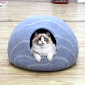 Nichoir pour chat fait main - Chat des cavernes en feutre avec motif à rayures ondulées - Cachette confortable - Cadeau idéal - Lit rond unique pour animal de compagnie