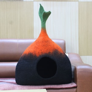 Tie-Dye Color Felt Cat Cave With Leaf On Top - Handmade Felted Cat Cocoon - Sustainable And Eco-Friendly Cat House