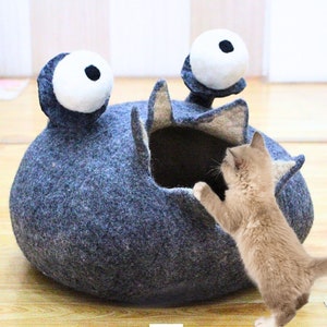Dark Gray Snail Designed Wool Cat House - Large Cat Cave Unique And Eco-Friendly - Soft & Cozy Pet Bed - Gift Ideas For Pet Lover