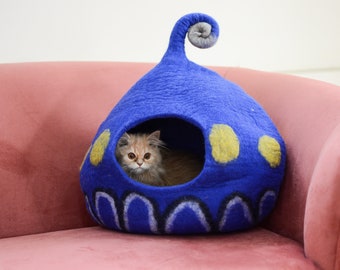 Handmade Cat Bed - Unique Design - Felted Cat House - Woolen  Pet House - Wool Cat Cave - Pet Bedding - Cave Bed