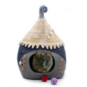 Wool Felt Cat Bed - Modern Cat Hut - Authentic Design Felt Pet Bed -  Warm Kitty Cave - Felt Hide & Seek - 100% Pure Wool