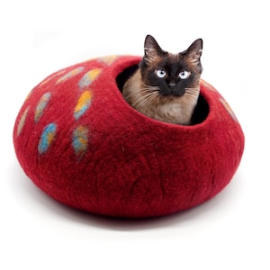 Crimson Cat Cave -  Woolen Pet Furniture - 100% Wool and Handmade - Dome Pet Bed - Sustainable Kitty Bed - Gift