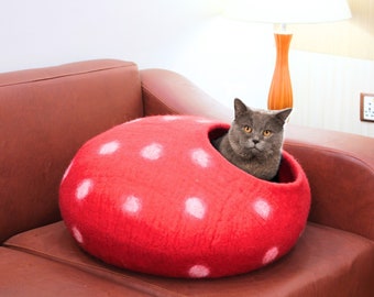 Strawberry  Design Cat Cave - Handmade Wool Pet Bed - Wool Furniture For Pets -  Felt Natural Cat Bed