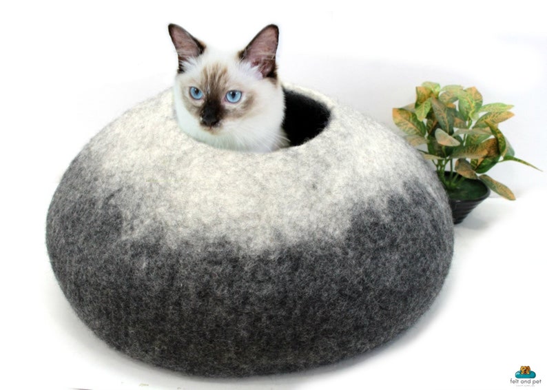 felt dark gray and white ombre cat bed