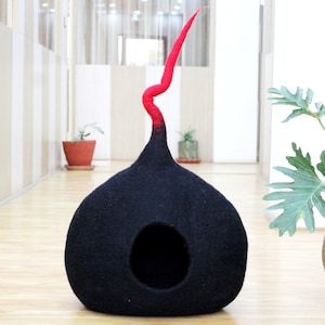 ブラックフェルト製キャットケーブポッド - ハンドメイドウールペットベッド - 居心地の良いキャットハウス家具 - ペット愛好家への理想的なギフト