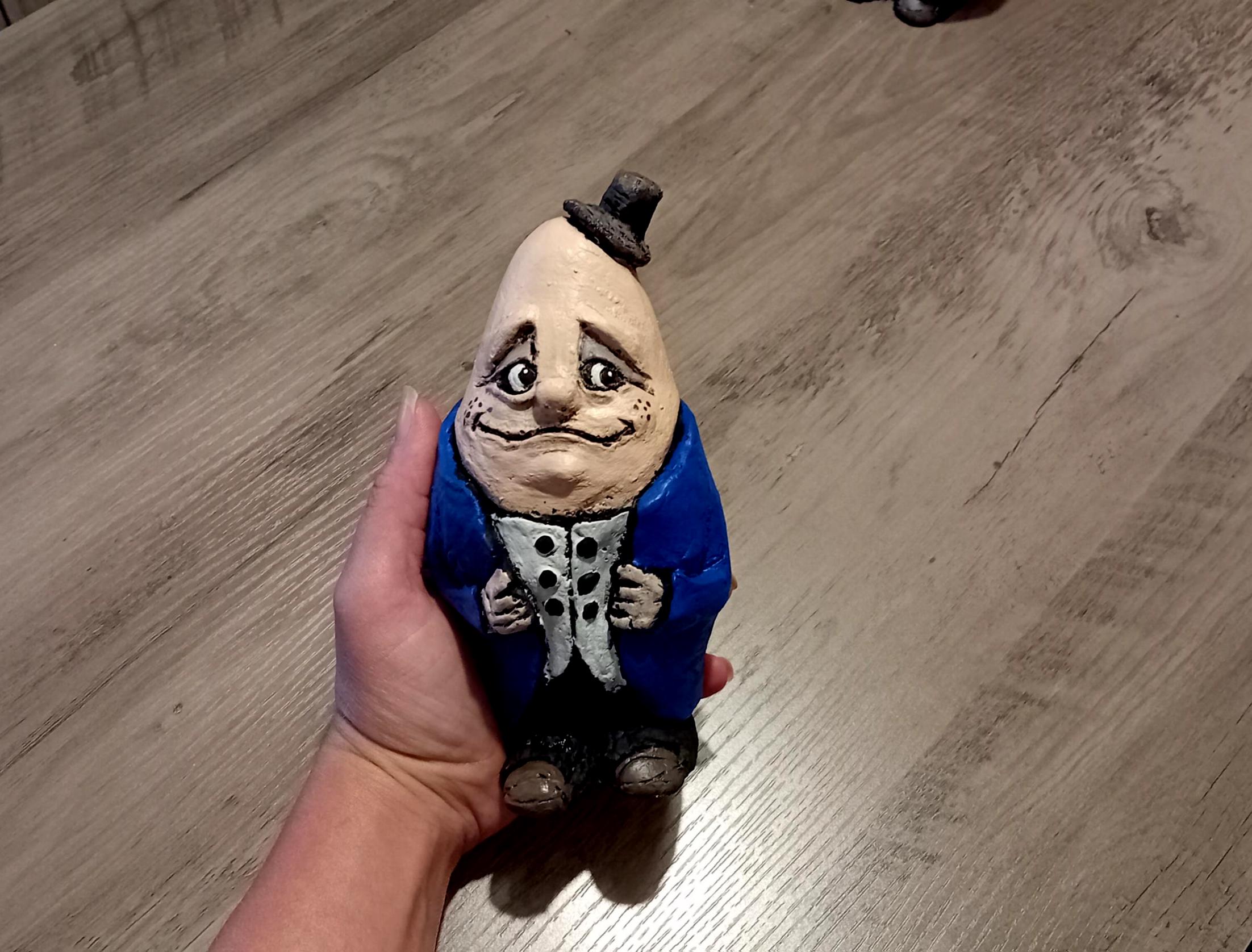 Humpty Dumpty Alice in Wonderland Decorative Figure Fantasy 