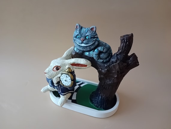 Figura del Gato de Cheshire de Alicia en el País de las Maravillas,  decoración, cuenco en el tronco de un árbol - Etsy México, image size:570x428