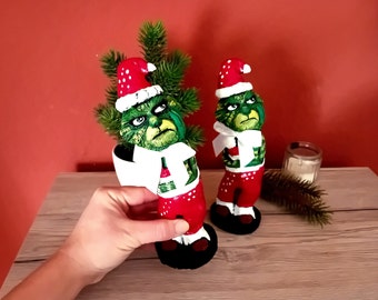 Handgemachte Deko Figur ,, der Grinch " im Weihnachts Kostüm