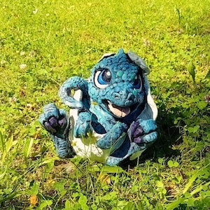 Keramik Gartenfigur ,, Kobby " einzigartige Drachen Skulptur für den Garten witzig lebhaft fantasievoll Gestaltet