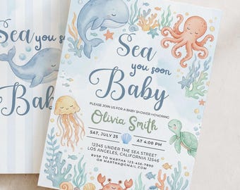 Może przedstawiać: Dwa prostokątne zaproszenia na baby shower z akwarelowymi stworzeniami morskimi, w tym wielorybem, ośmiornicą, meduzą, żółwiem i krabem. Tekst zawiera Sea you soon Baby, Olivia Smith, Sat, July 25 at 4:00 PM oraz 12345 Under the Sea Street.