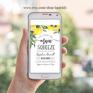 Pode incluir: Um convite digital para um ch&aacute; de panela com tema de lim&atilde;o. O convite diz "She found her Main Squeeze" e inclui a data, hora e local do evento. O convite &eacute; exibido em um smartphone.