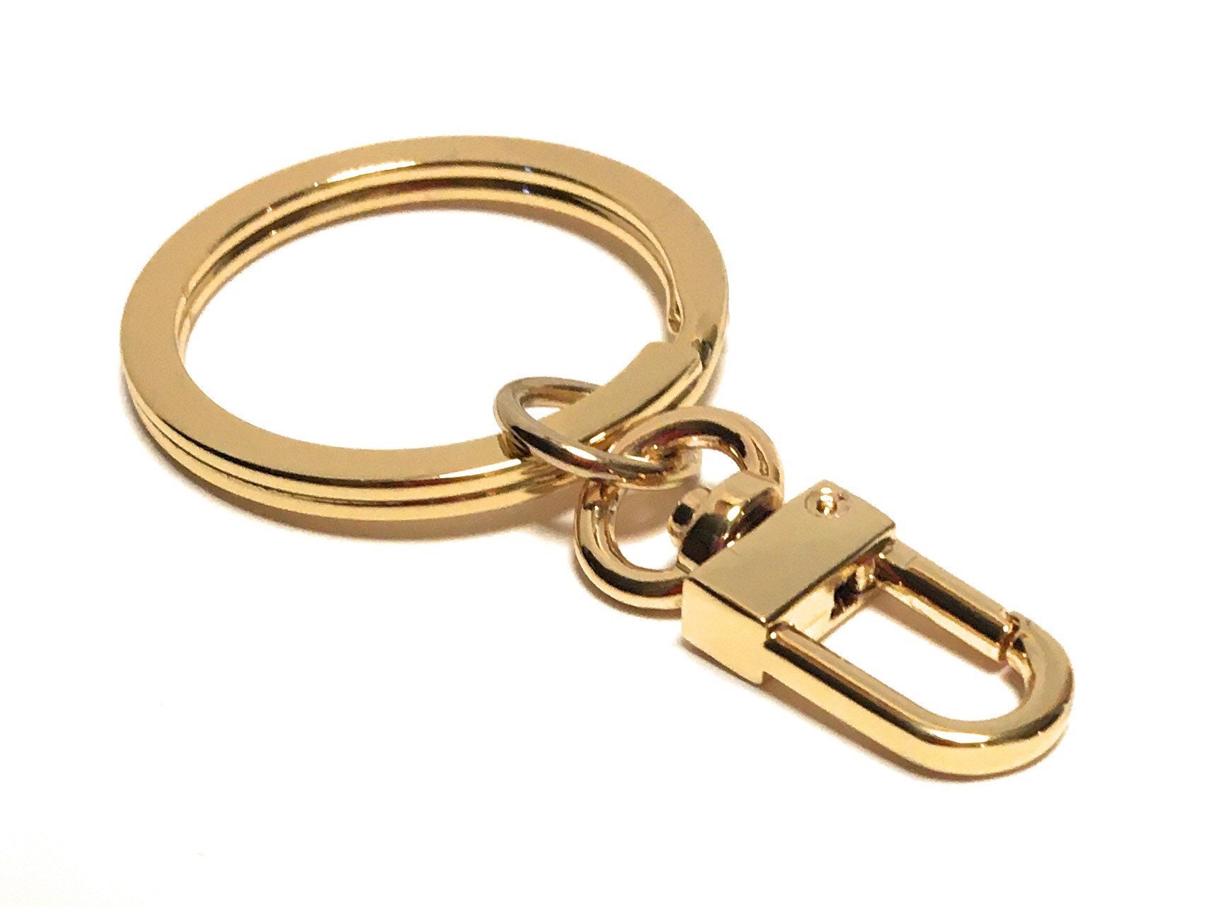 Louis Vuitton 6 Ring Key Holder As a Wristlet www.modelvale.com  #louisvuitton #lv #lvkeyhold…