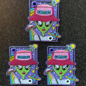 Alien in Bucket Hat Roller Skate Lace Patch - Individual Extra Terrestrial UFO Shoelace Accessory for roller skates