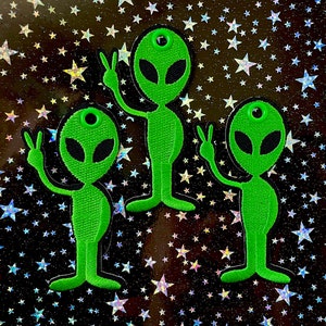 Alien Roller Skate Lace Patch - Peaceful Hippie Alien Individual Shoelace Accessory for roller skates