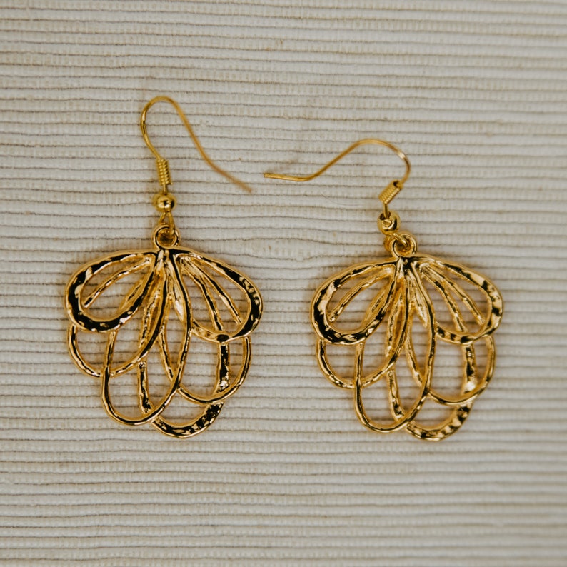 flowers floral earrings Medium earrings minimalist filigree gold