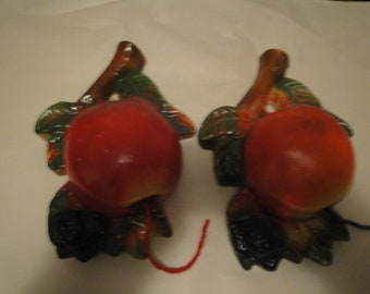 2 Big Red Apple Chalk Ware Fruit Wall Plaques Vintage, Kitchen String Holders