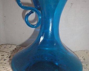 Vintage Blenko Art Glass Ewer, soplado a mano, Aqua Blue Optic, 8" de altura