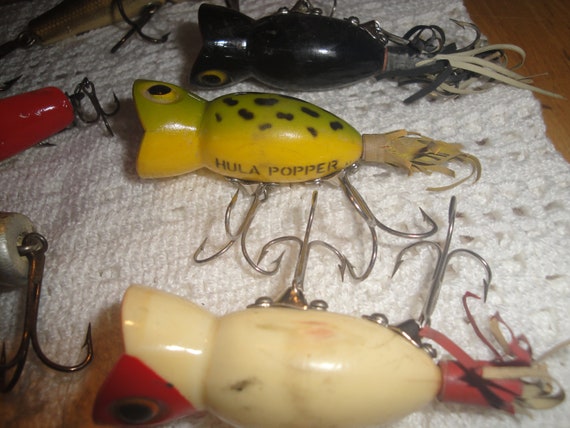 Lot of 9 Old Vintage and Antique Fishing Lures, Sports and Outdoors 