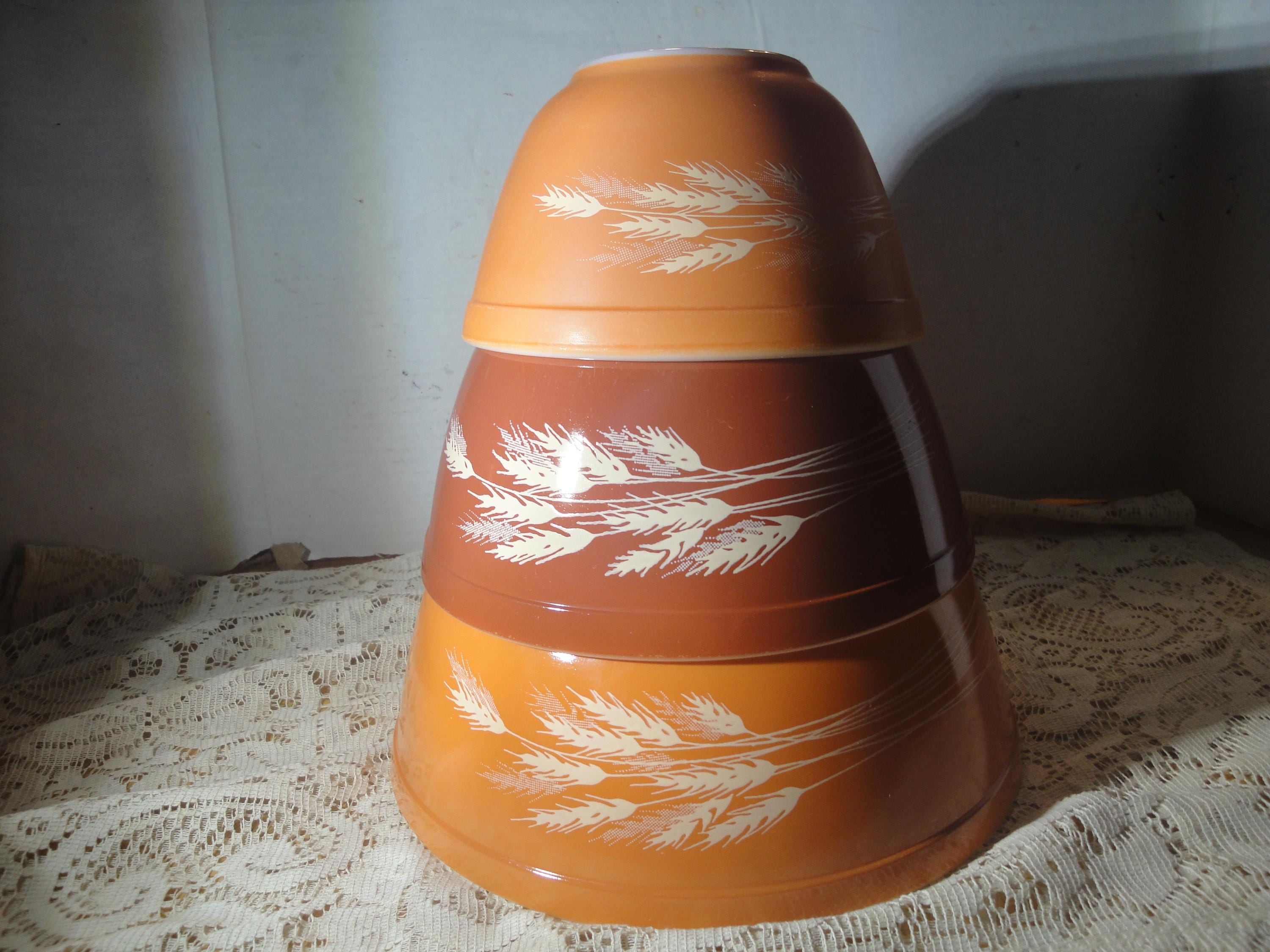 Vintage Pyrex 3 Piece Autumn Harvest Wheat Pattern Mixing/nesting  display picture 1