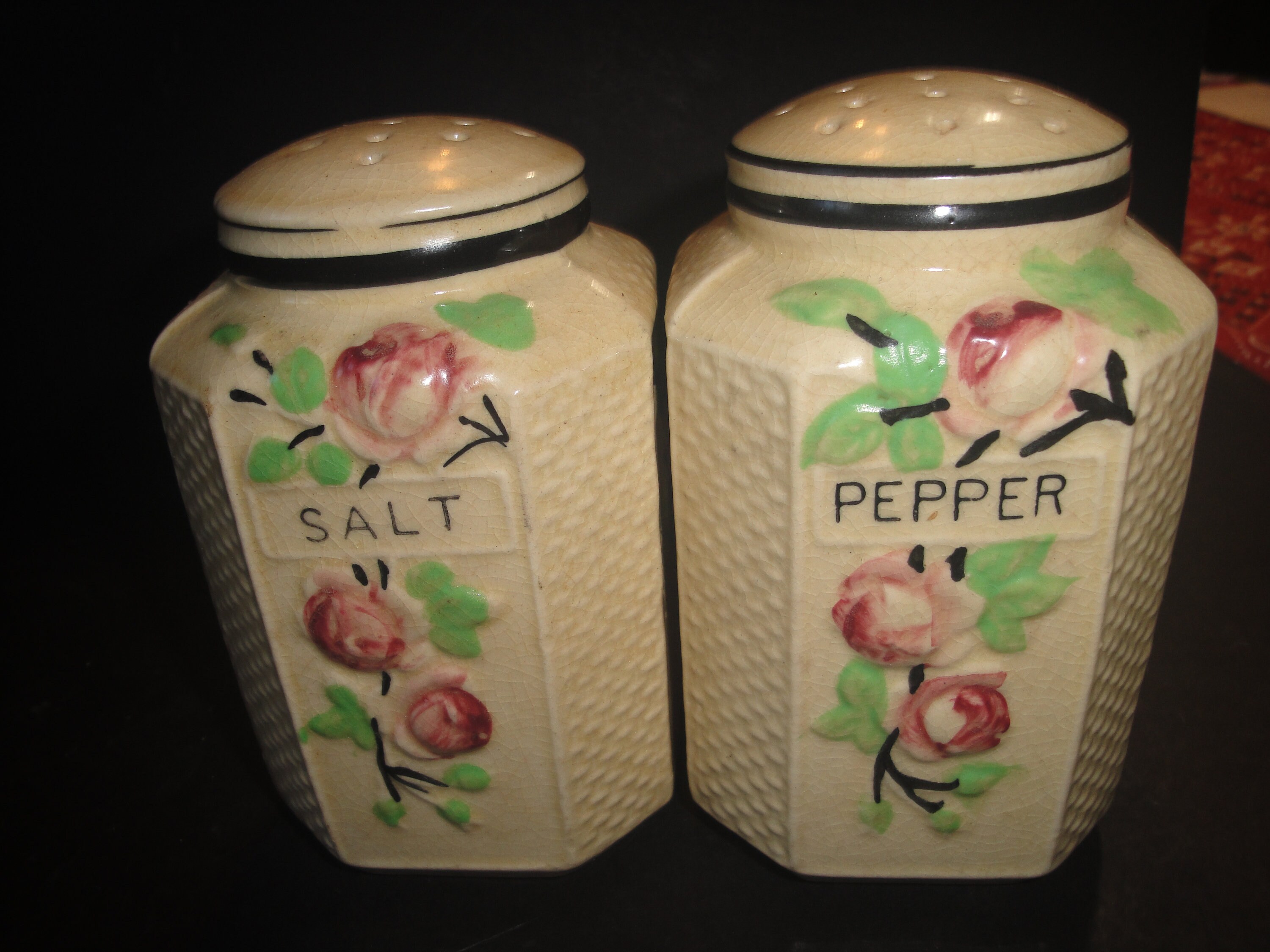 Dining & Serving Vintage Hand Painted Ceramic Salt And Pepper Shakers